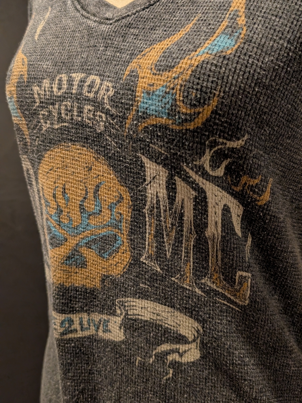 Harley-Davidson Gray V-Neck Long Sleeve Tee with Skull & Flame Graphic - Picture 6 of 7